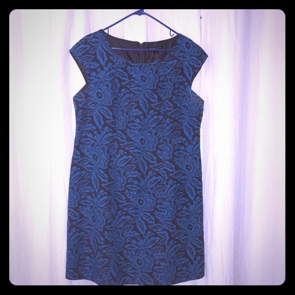 Flattering flower pattern dress - Picture 1 of 3